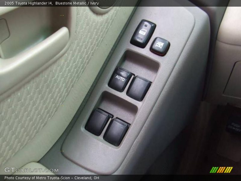 Bluestone Metallic / Ivory 2005 Toyota Highlander I4