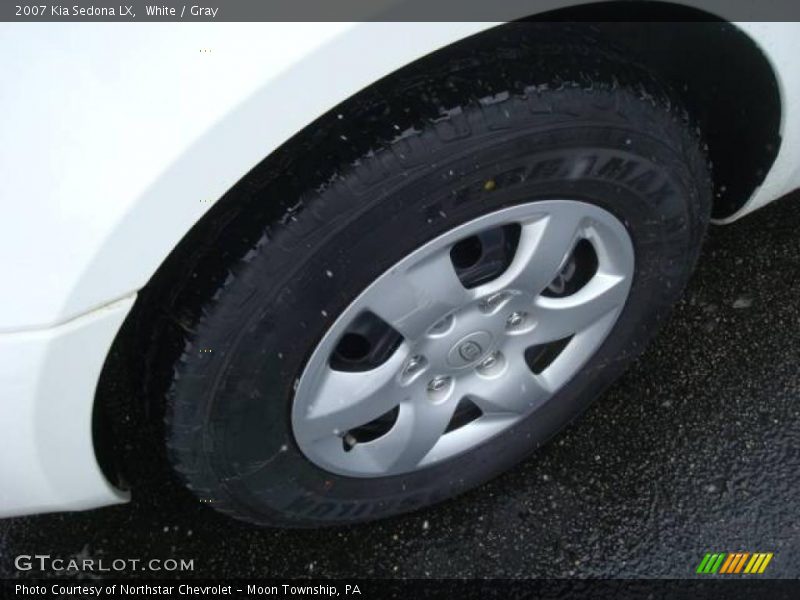 White / Gray 2007 Kia Sedona LX