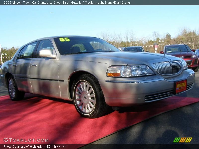 Silver Birch Metallic / Medium Light Stone/Dark Stone 2005 Lincoln Town Car Signature