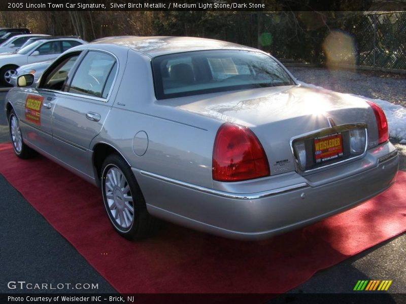 Silver Birch Metallic / Medium Light Stone/Dark Stone 2005 Lincoln Town Car Signature