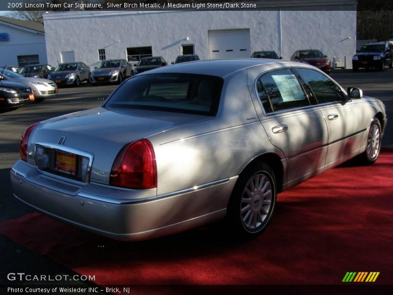 Silver Birch Metallic / Medium Light Stone/Dark Stone 2005 Lincoln Town Car Signature