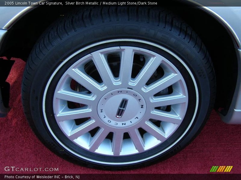 Silver Birch Metallic / Medium Light Stone/Dark Stone 2005 Lincoln Town Car Signature