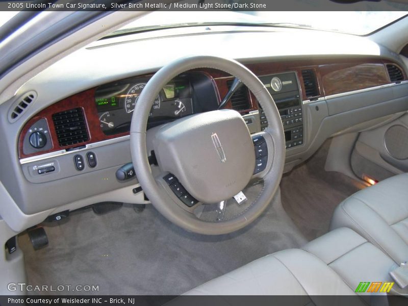 Silver Birch Metallic / Medium Light Stone/Dark Stone 2005 Lincoln Town Car Signature