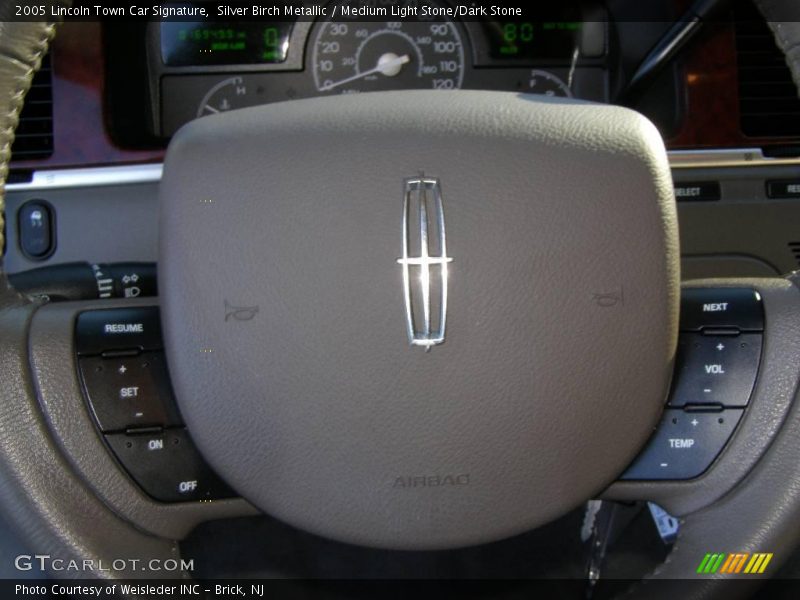 Silver Birch Metallic / Medium Light Stone/Dark Stone 2005 Lincoln Town Car Signature