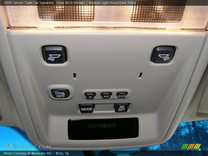 Silver Birch Metallic / Medium Light Stone/Dark Stone 2005 Lincoln Town Car Signature