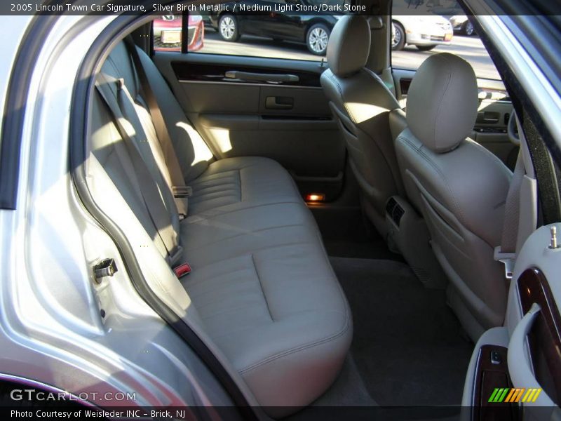 Silver Birch Metallic / Medium Light Stone/Dark Stone 2005 Lincoln Town Car Signature