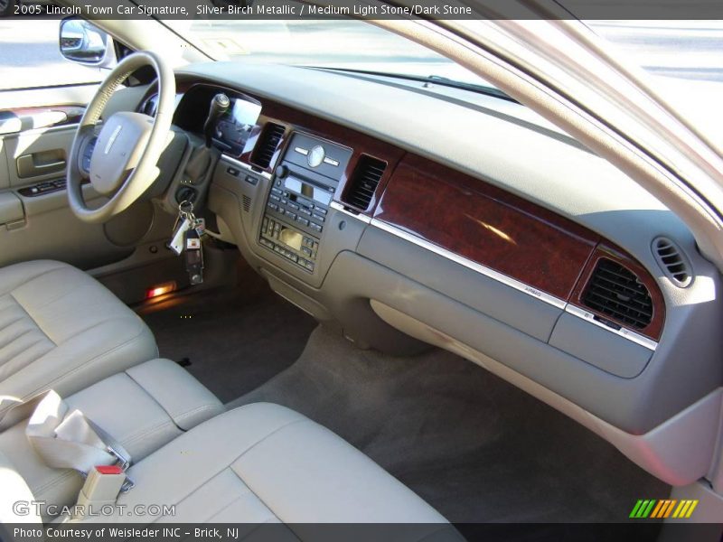 Silver Birch Metallic / Medium Light Stone/Dark Stone 2005 Lincoln Town Car Signature
