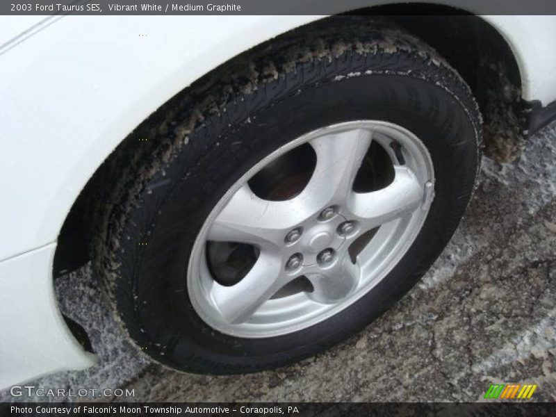 Vibrant White / Medium Graphite 2003 Ford Taurus SES