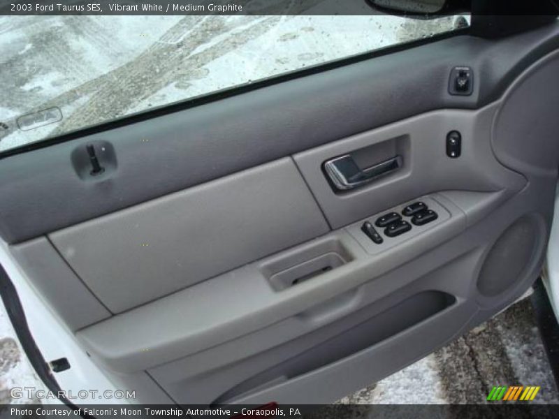 Vibrant White / Medium Graphite 2003 Ford Taurus SES