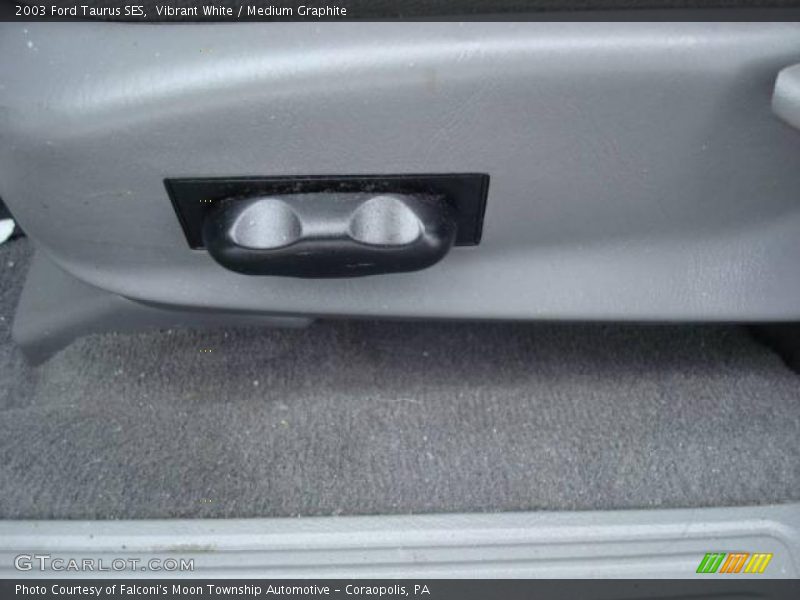 Vibrant White / Medium Graphite 2003 Ford Taurus SES