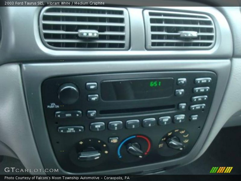 Vibrant White / Medium Graphite 2003 Ford Taurus SES