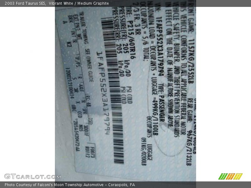 Vibrant White / Medium Graphite 2003 Ford Taurus SES
