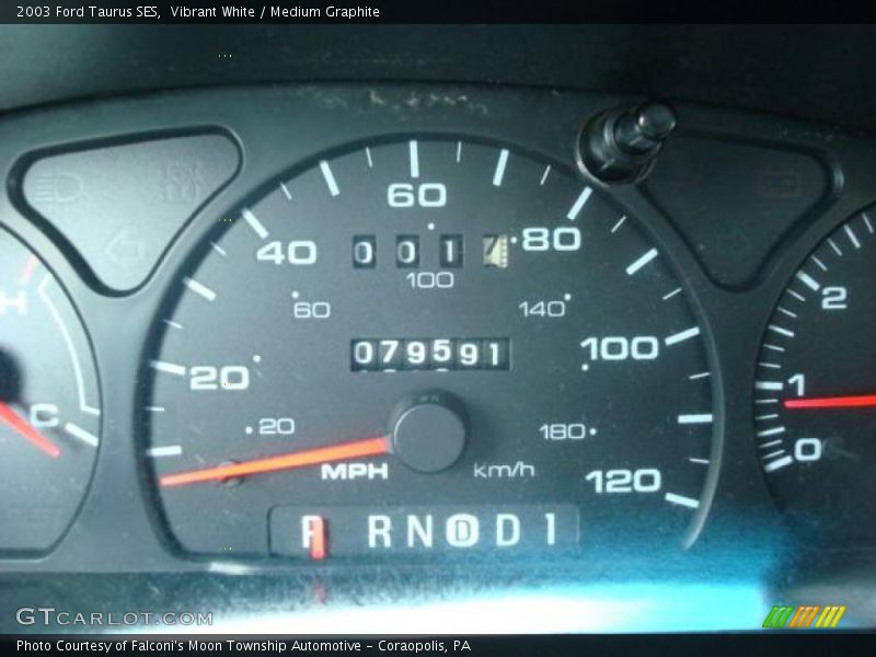 Vibrant White / Medium Graphite 2003 Ford Taurus SES