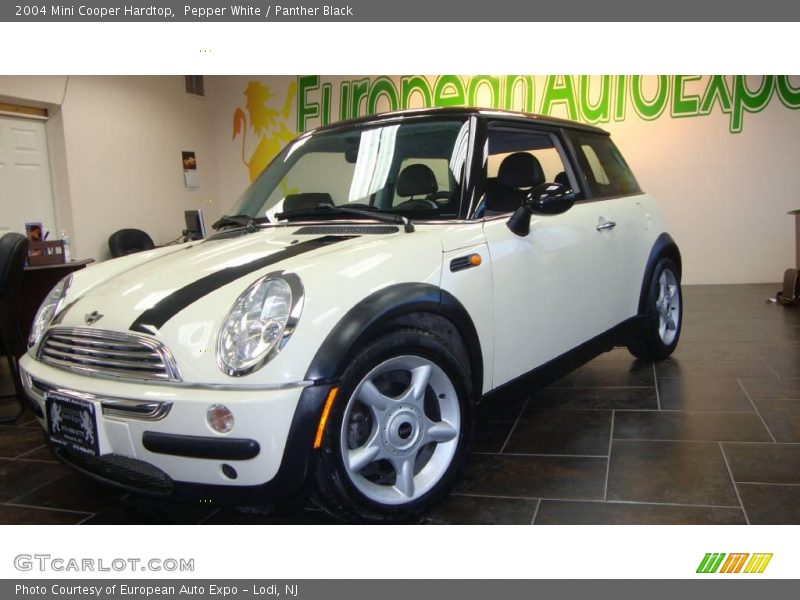 Pepper White / Panther Black 2004 Mini Cooper Hardtop