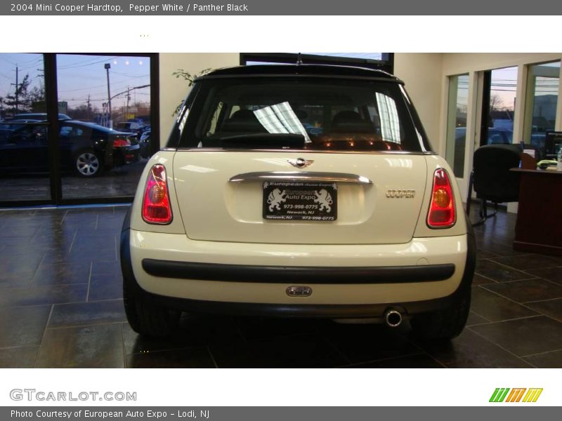 Pepper White / Panther Black 2004 Mini Cooper Hardtop