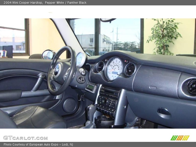 Pepper White / Panther Black 2004 Mini Cooper Hardtop