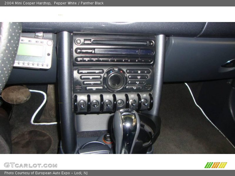 Pepper White / Panther Black 2004 Mini Cooper Hardtop