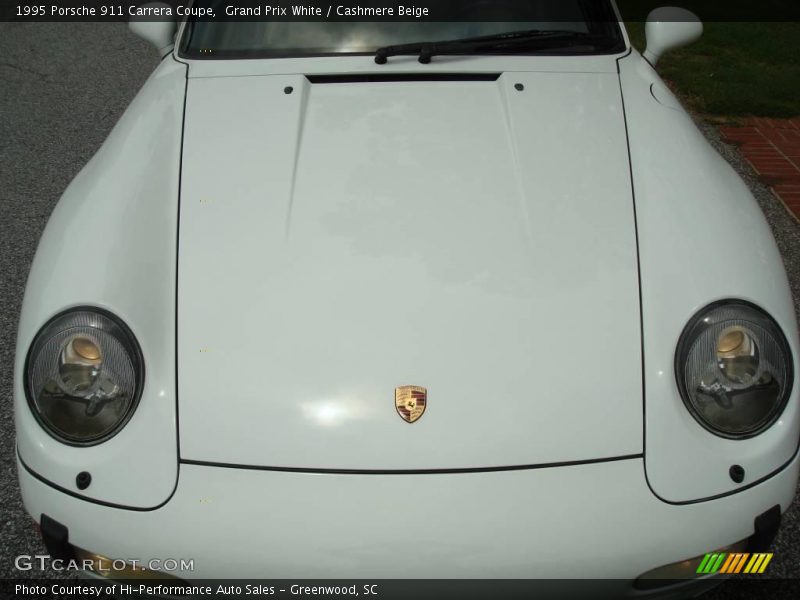 Grand Prix White / Cashmere Beige 1995 Porsche 911 Carrera Coupe