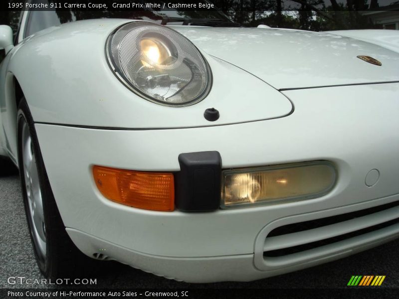 Grand Prix White / Cashmere Beige 1995 Porsche 911 Carrera Coupe