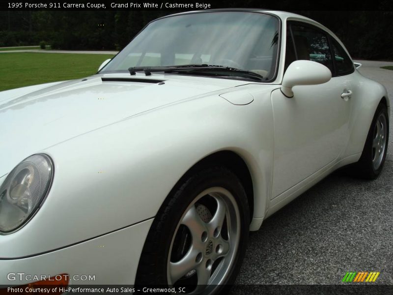 Grand Prix White / Cashmere Beige 1995 Porsche 911 Carrera Coupe