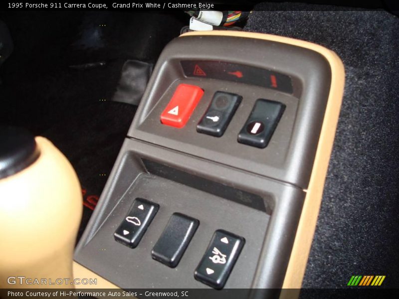 Grand Prix White / Cashmere Beige 1995 Porsche 911 Carrera Coupe