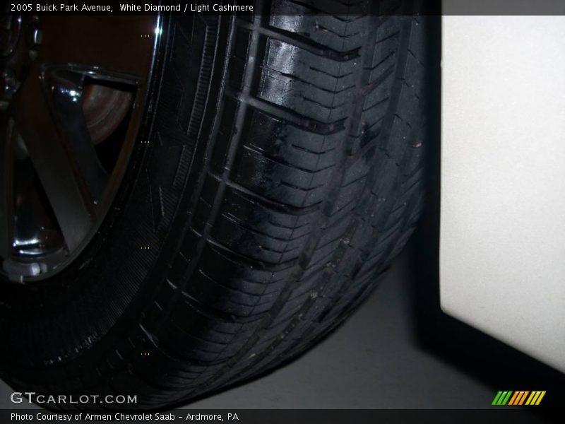 White Diamond / Light Cashmere 2005 Buick Park Avenue