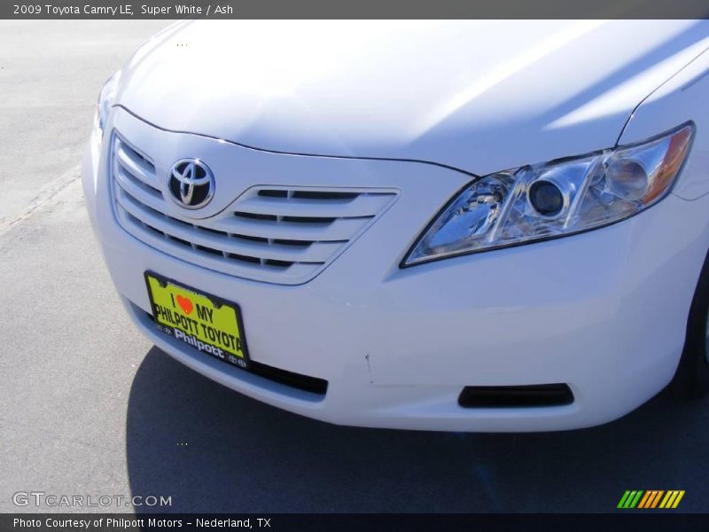Super White / Ash 2009 Toyota Camry LE