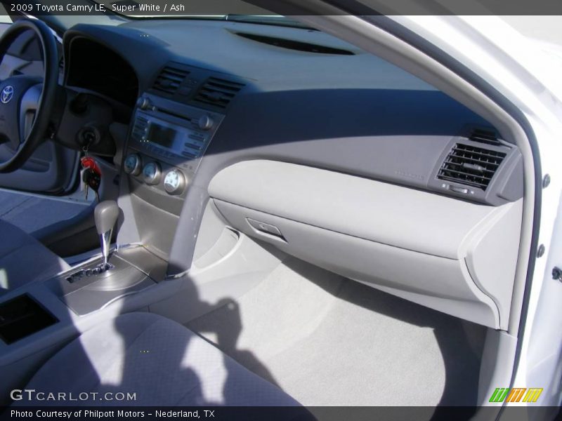 Super White / Ash 2009 Toyota Camry LE