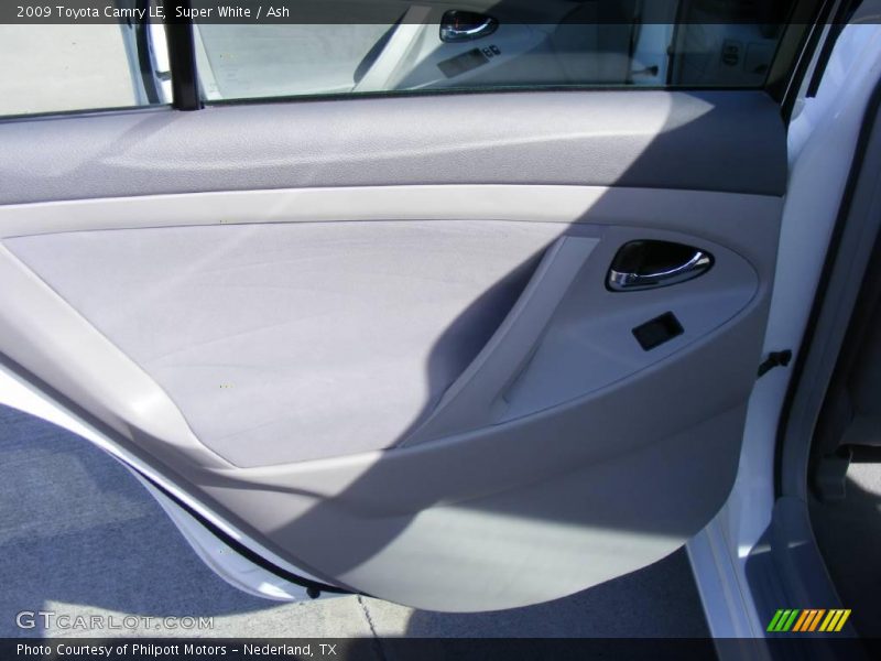 Super White / Ash 2009 Toyota Camry LE