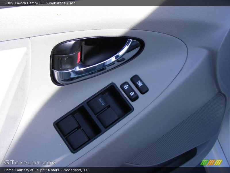 Super White / Ash 2009 Toyota Camry LE