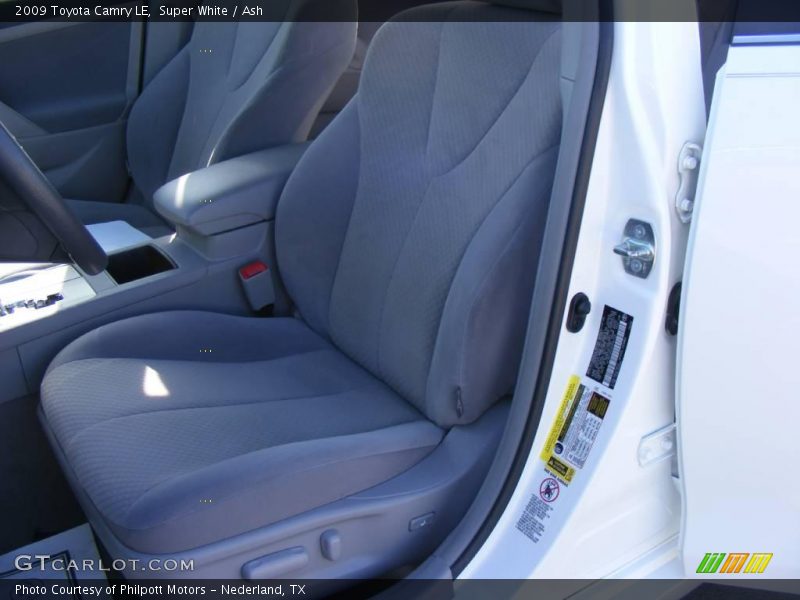 Super White / Ash 2009 Toyota Camry LE
