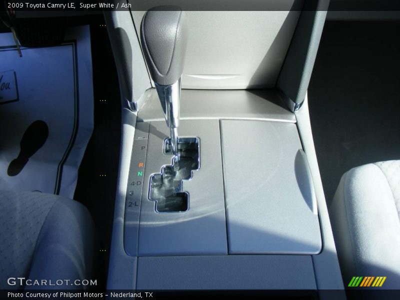 Super White / Ash 2009 Toyota Camry LE
