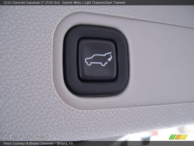Summit White / Light Titanium/Dark Titanium 2010 Chevrolet Suburban LT 2500 4x4