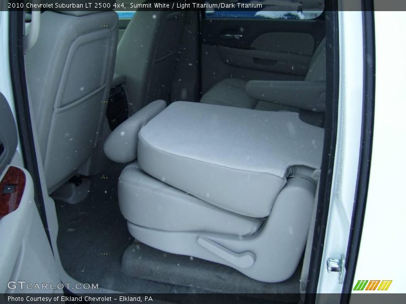 Summit White / Light Titanium/Dark Titanium 2010 Chevrolet Suburban LT 2500 4x4
