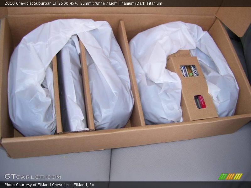 Summit White / Light Titanium/Dark Titanium 2010 Chevrolet Suburban LT 2500 4x4