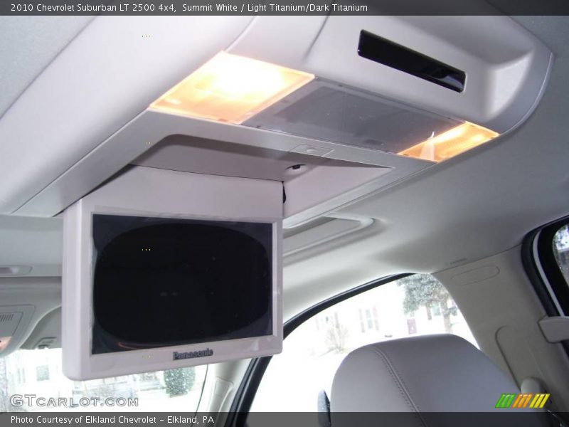 Summit White / Light Titanium/Dark Titanium 2010 Chevrolet Suburban LT 2500 4x4