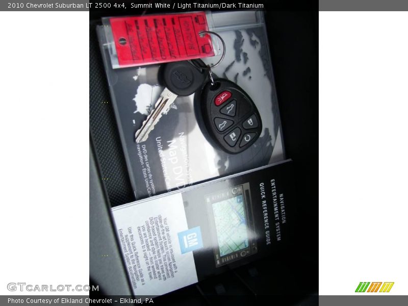 Summit White / Light Titanium/Dark Titanium 2010 Chevrolet Suburban LT 2500 4x4