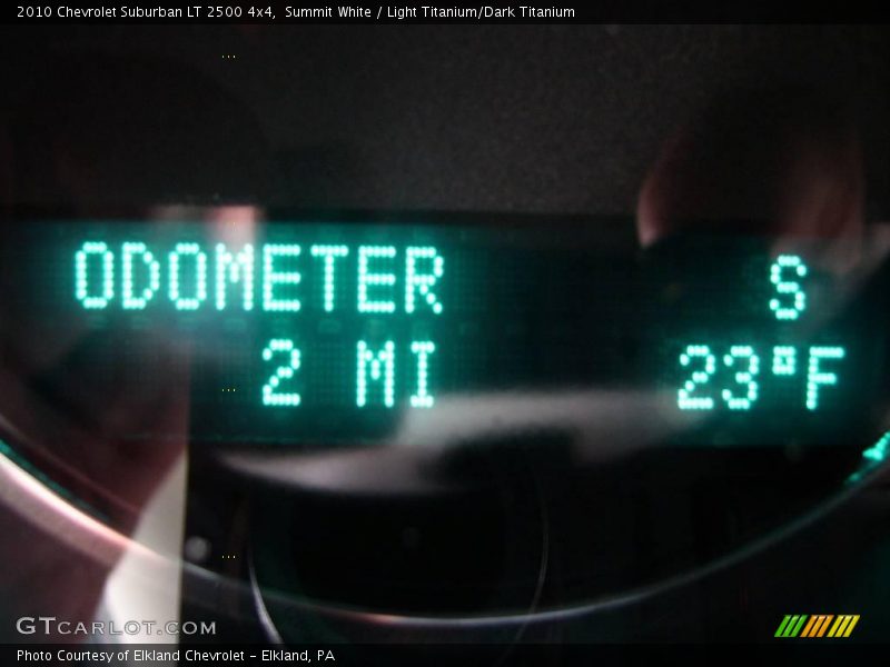 Summit White / Light Titanium/Dark Titanium 2010 Chevrolet Suburban LT 2500 4x4