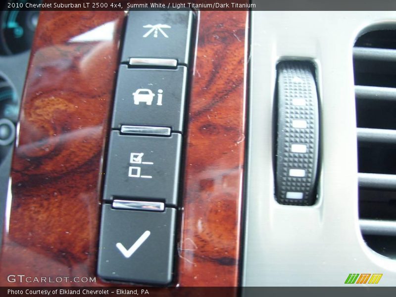 Summit White / Light Titanium/Dark Titanium 2010 Chevrolet Suburban LT 2500 4x4