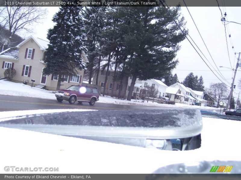 Summit White / Light Titanium/Dark Titanium 2010 Chevrolet Suburban LT 2500 4x4