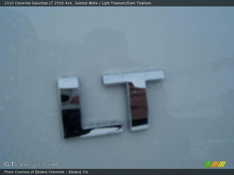 Summit White / Light Titanium/Dark Titanium 2010 Chevrolet Suburban LT 2500 4x4