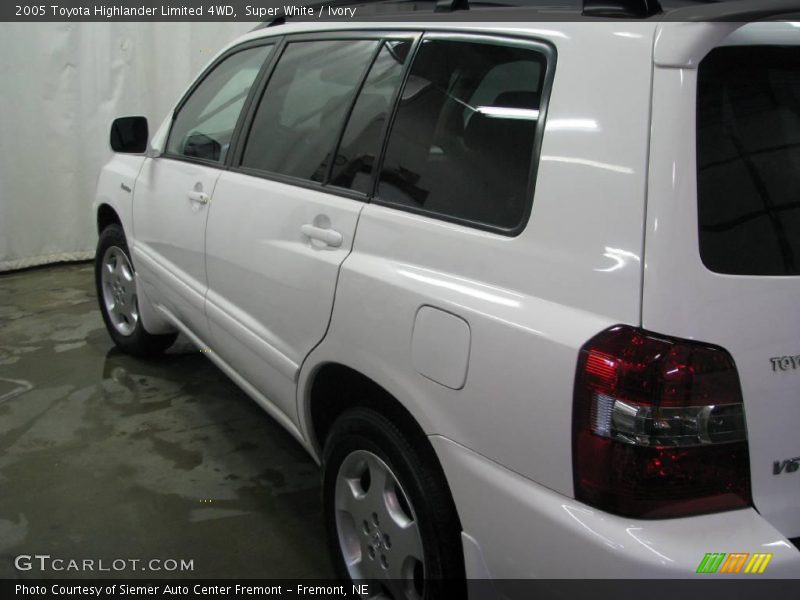 Super White / Ivory 2005 Toyota Highlander Limited 4WD