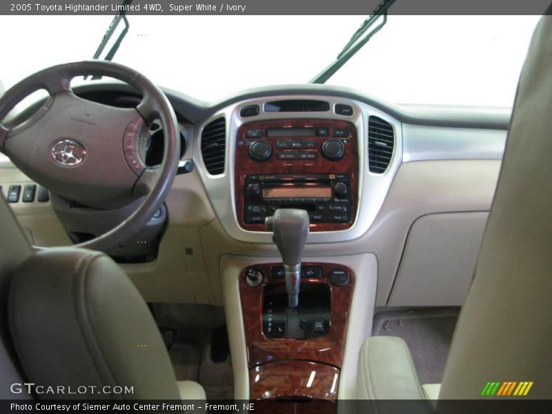 Super White / Ivory 2005 Toyota Highlander Limited 4WD