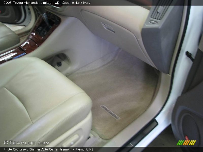 Super White / Ivory 2005 Toyota Highlander Limited 4WD
