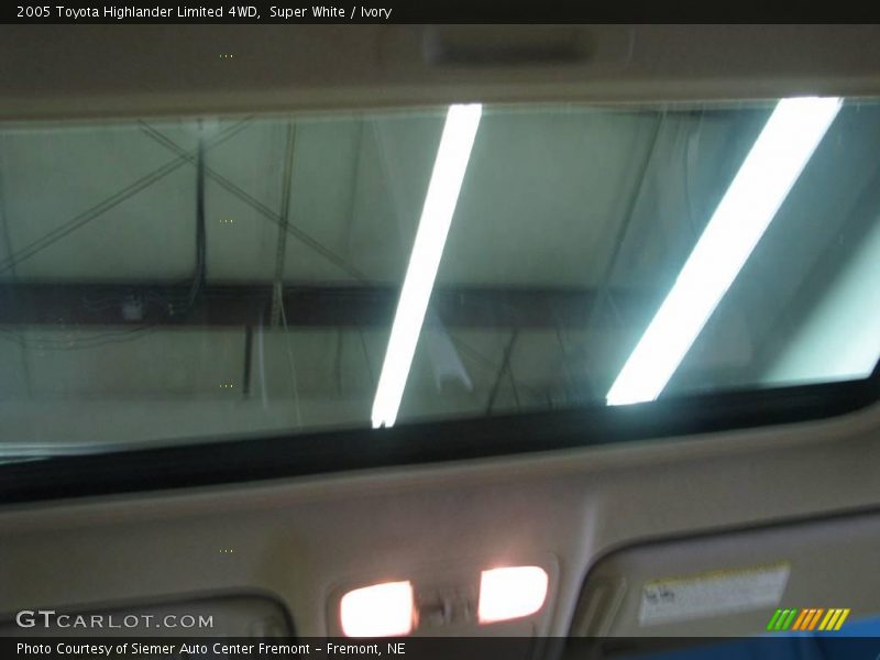 Super White / Ivory 2005 Toyota Highlander Limited 4WD