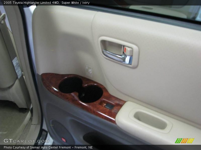 Super White / Ivory 2005 Toyota Highlander Limited 4WD
