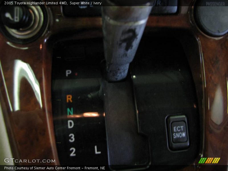 Super White / Ivory 2005 Toyota Highlander Limited 4WD