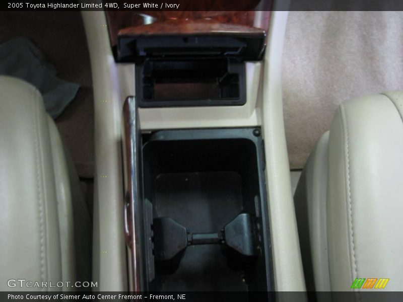 Super White / Ivory 2005 Toyota Highlander Limited 4WD