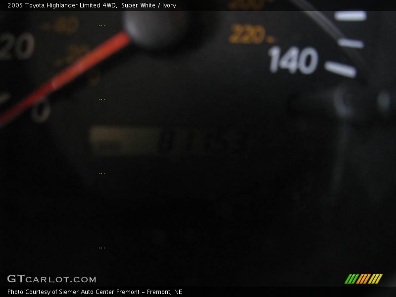 Super White / Ivory 2005 Toyota Highlander Limited 4WD