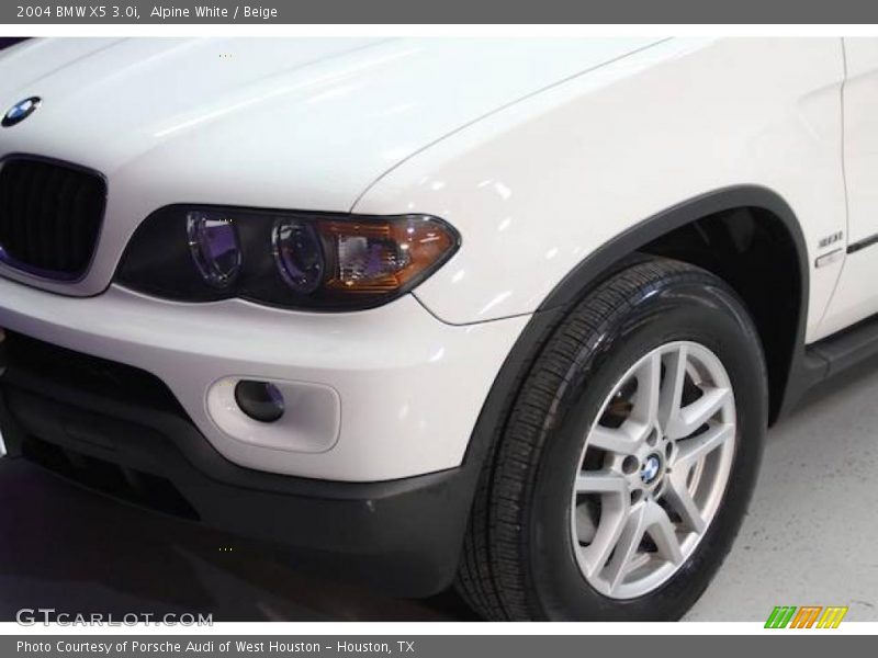 Alpine White / Beige 2004 BMW X5 3.0i